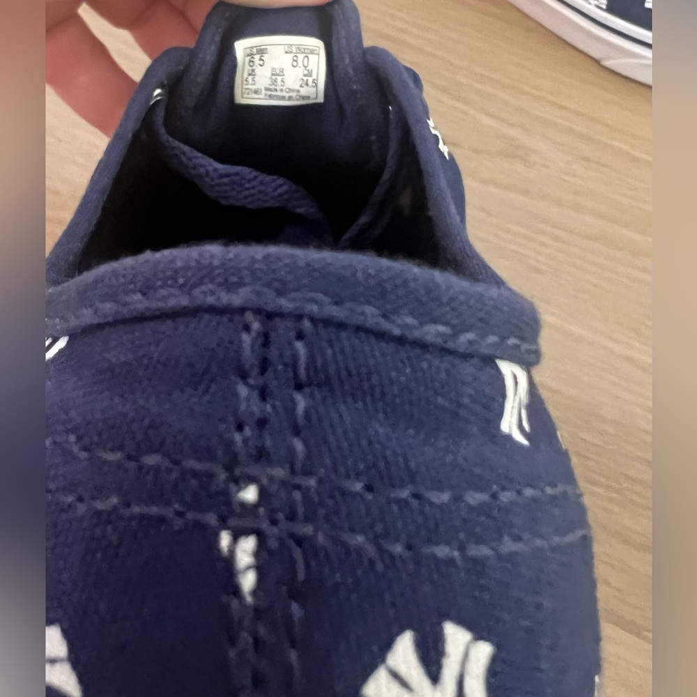 VANS x NY YANKEES Authentic Sneaker Shoes NEW YORK MLB BASEBALL Sz M-6.5 W-8.0 - Picture 6 of 6